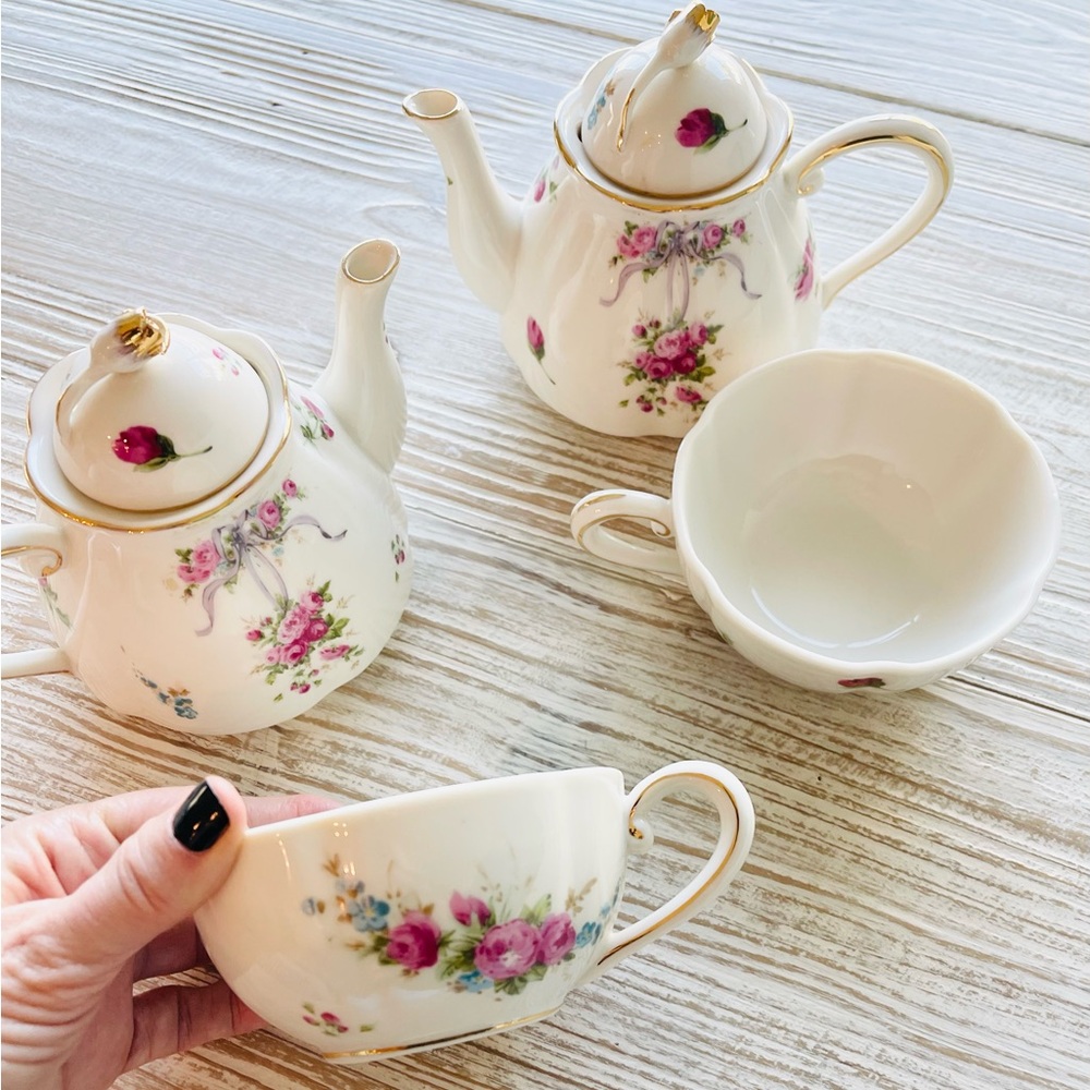 Vintage Floral Rose Tea Set – 2 Teapots + 2 Teacups – Gold Trim Porcelain